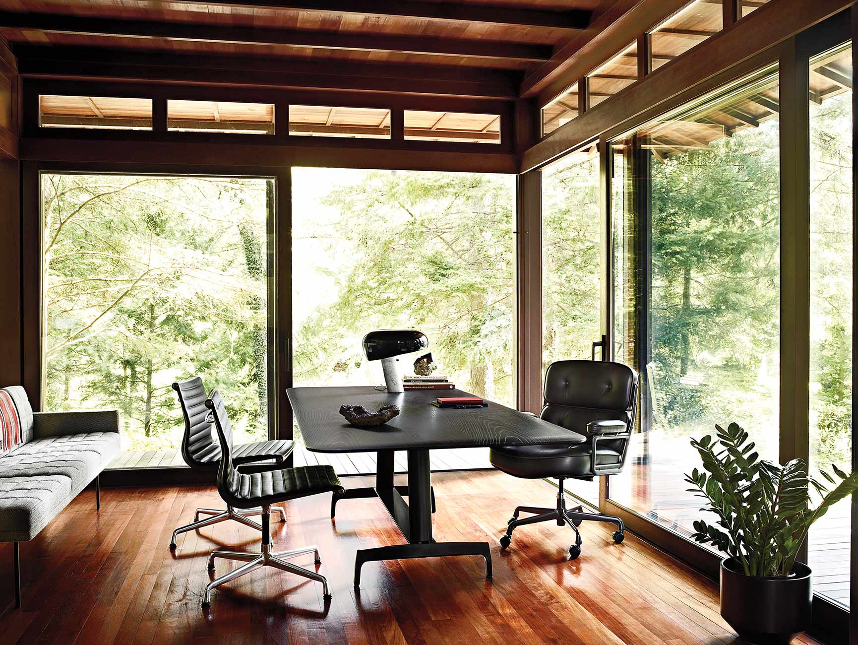 Working-storage-Eames Executive Chair, Tuxedo Component Lounge Sofa